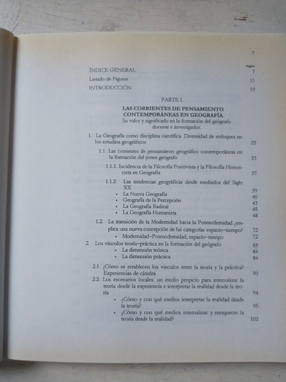 Libro usado en venta: Deinonychus de Michael Benton; impreso en 1996 realizamos envios a todo el mundo.2