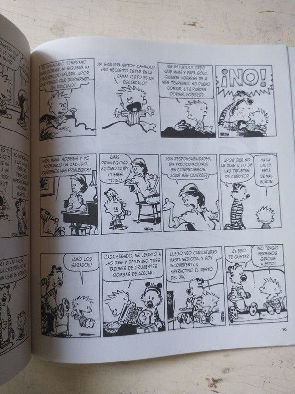 Libro usado en venta: Calvin y Hobbes de Bill Watterson; editorial Oceano impreso en 2017 realizamos envios a todo el mundo.3