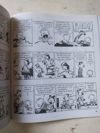 Libro usado en venta: Calvin y Hobbes de Bill Watterson; editorial Oceano impreso en 2017 realizamos envios a todo el mundo.3