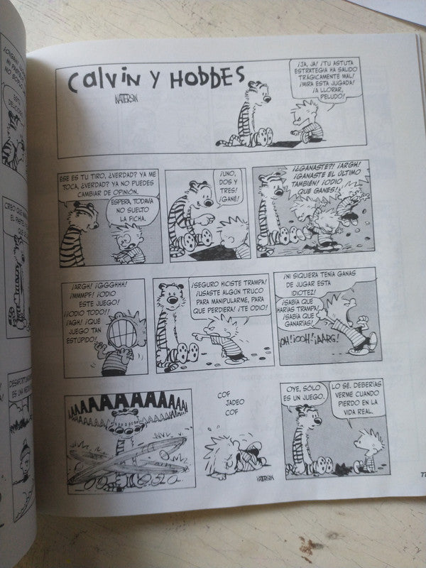 Libro usado en venta: Calvin y Hobbes - Algo babea bajo la cama de Bill Watterson; editorial Oceano impreso en 2017 realizamos envios a todo el mundo.3