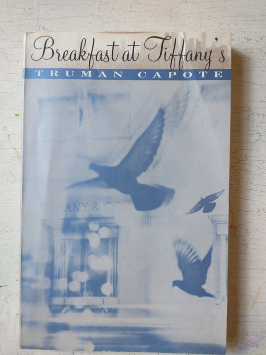 Libro usado en venta: Breakfast at Tiffany's de Truman Capote; editorial Vintage impreso en 1993 realizamos envios a todo el mundo.1