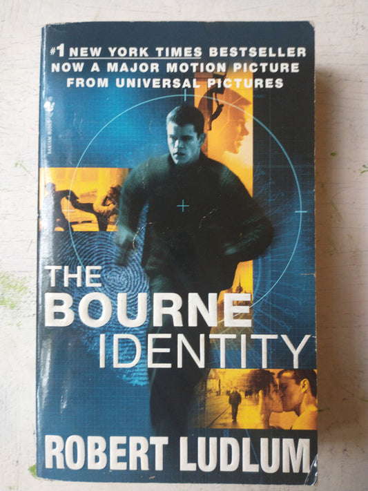 Libro usado en venta: The Bourne identity de Robert Ludlum; editorial Bantam impreso en 2007 realizamos envios a todo el mundo.1