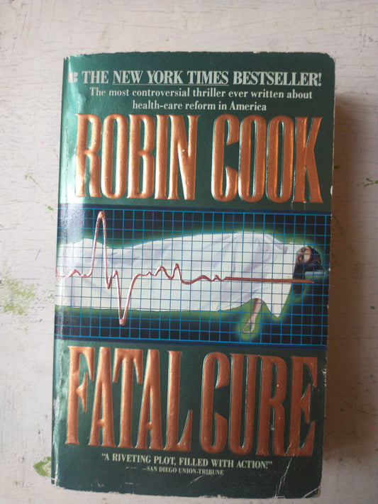 Libro usado en venta: Fatal cure de Robin Cook; editorial Berkley impreso en 1995 realizamos envios a todo el mundo.1