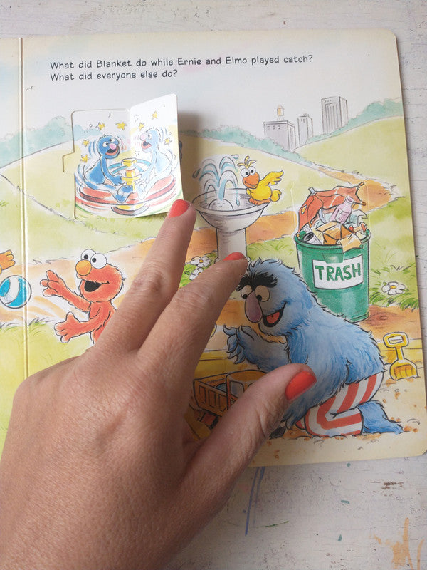 Libro usado en venta: Where is Elmo's Blanket?; editorial Random House impreso en 1999 realizamos envios a todo el mundo.2