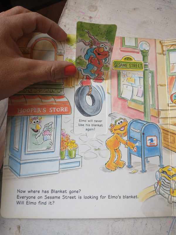 Libro usado en venta: Where is Elmo's Blanket?; editorial Random House impreso en 1999 realizamos envios a todo el mundo.3
