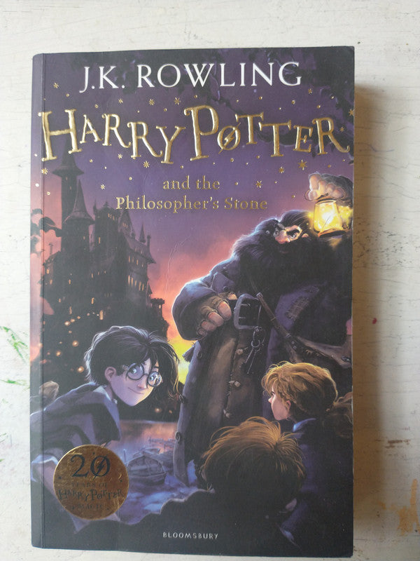 Libro usado en venta: Harry Potter and the Philosopher's Stone de Joanne K. Rowling; editorial Bloomsbury impreso en 2014 envios a todo el mundo.1