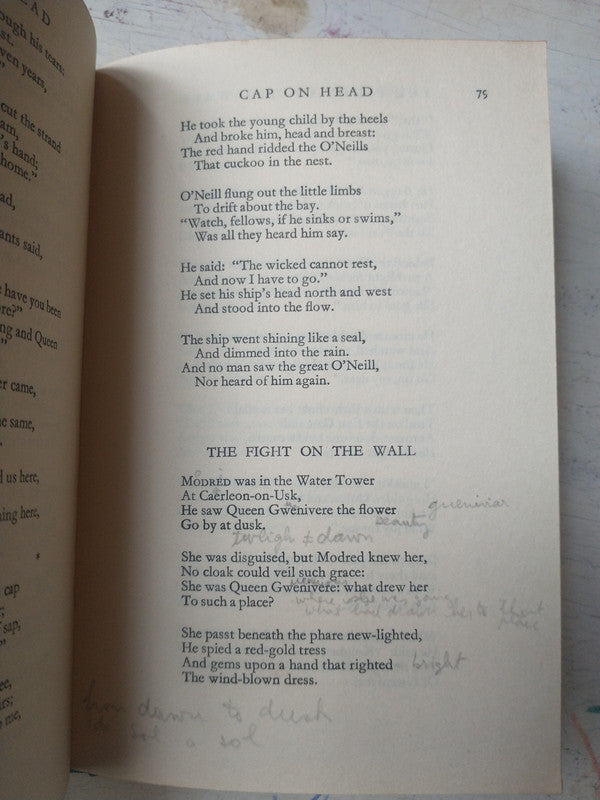 Libro usado en venta: Selected poems de John Masefield; editorial Heinemann impreso en 1961 realizamos envios a todo el mundo.4