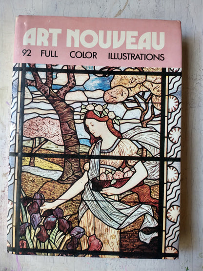 Libro usado en venta: Art Nouveau - 92 full color illustrations; editorial Octopus Books impreso en 1972 realizamos envios a todo el mundo.1