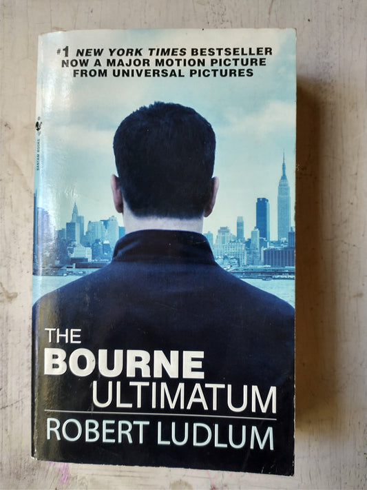 Libro usado en venta: The Bourne ultimatum de Robert Ludlum; editorial Bantam impreso en 2007 realizamos envios a todo el mundo.1
