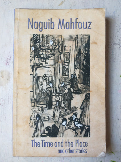 Libro usado en venta: The time and the place and other stories de Naguib Mahfouz; editorial The american University in Cairo Press impreso en 2004.1