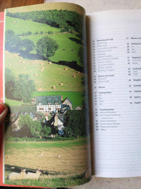 Libro usado en venta: Footprint England - Handbook de Charlie Godfrey-Faussett; impreso en _ realizamos envios a todo el mundo.2