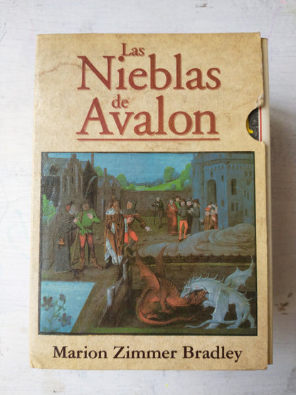 Libro usado en venta: Las nieblas de Avalon (4 Tomos) de Marion Zimmer Bradley; editorial Acervo impreso en 1994 realizamos envios a todo el mundo.2