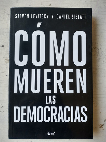 Libro usado en venta: Como mueren las democracias de Steven Levitsky - Daniel Ziblatt; editorial Ariel impreso en 2018 envios a todo el mundo.1