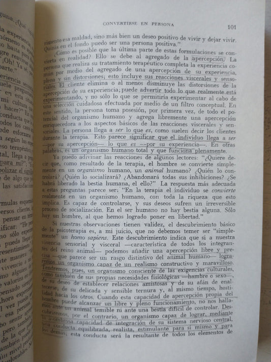 Libro usado en venta: El proceso de convertirse en Persona de Carl R. Rogers; editorial Paidos impreso en 2018 realizamos envios a todo el mundo.2