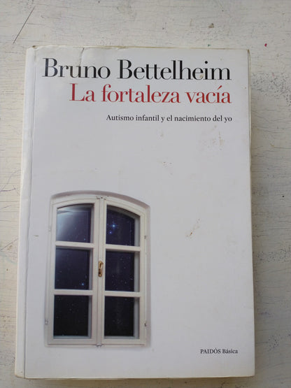 Libro usado en venta: La fortaleza vacia de Bruno Bettelheim; editorial Paidos impreso en 2012 realizamos envios a todo el mundo.1