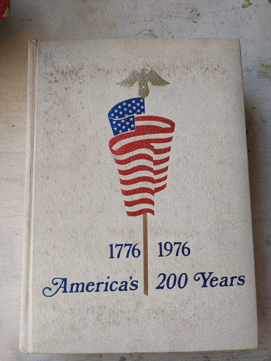 Libro usado en venta: The Bicentennial Almanac (1776-1976) de Walter A. Payne; editorial Regency impreso en 1975 realizamos envios a todo el mundo.1