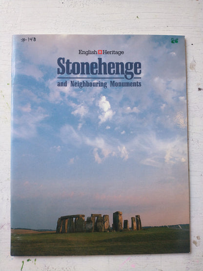 Libro usado en venta: Stonehenge and Neighbouring Monuments; editorial English Heritage impreso en 1993 realizamos envios a todo el mundo.1