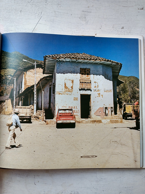 Libro usado en venta: En los ojos de mi gente de Pablo Cuvi; editorial Dinediciones impreso en 1988 realizamos envios a todo el mundo.3