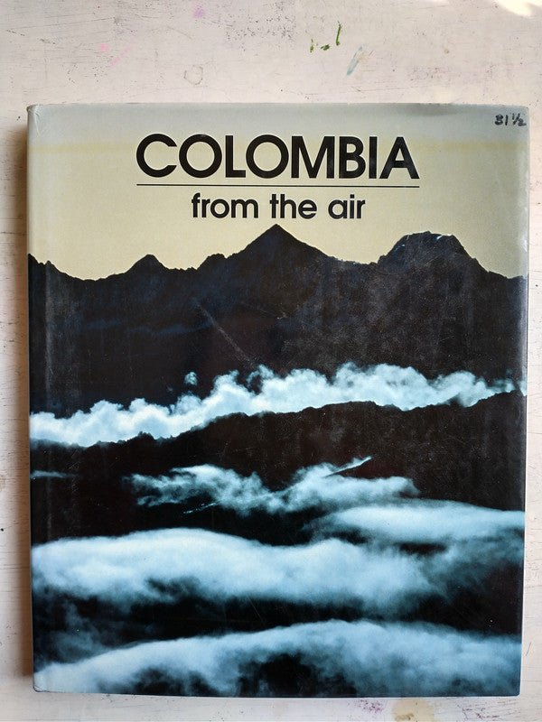 Libro usado en venta: Colombia from the air de Gustavo Wilches-Chaux; editorial Villegas impreso en 1993 realizamos envios a todo el mundo.1