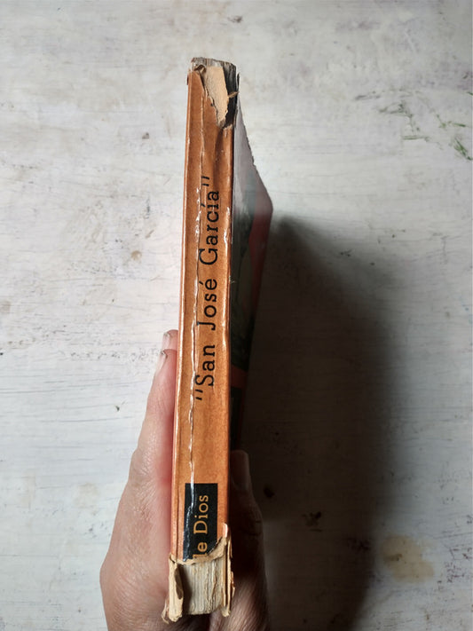 Libro usado en venta: Dios con nosotros; editorial Paulinas impreso en 1983 realizamos envios a todo el mundo.2