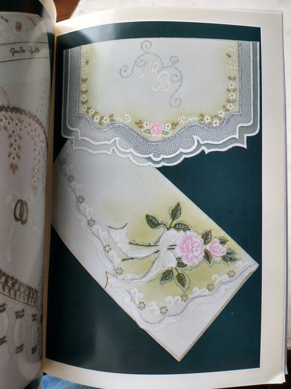 Libro usado en venta: Dise?os para tarjetas artesanales de Adriana Asmus de Hubscher; editorial Albatros impreso en 1996 envios a todo el mundo.4
