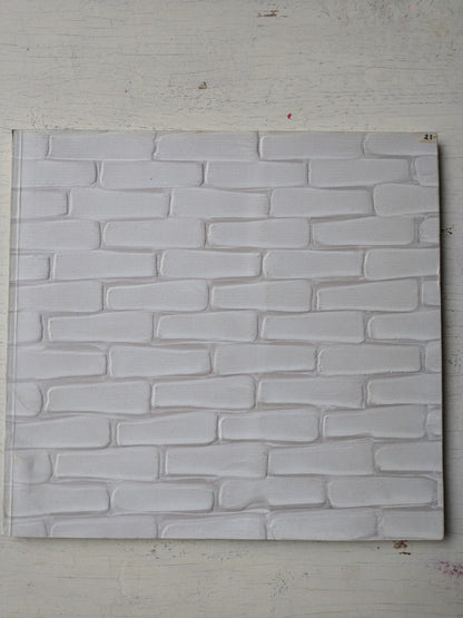 Libro usado en venta: Armas equivocas/ Equivocal weapons (Arte) de Priscilla Monge; editorial Teor/etica impreso en 2002 envios a todo el mundo.1