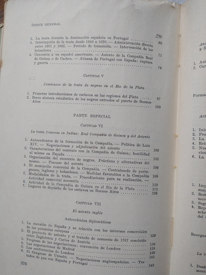 Libro usado en venta: La trata de negros en el Rio de la Plata durante el Siglo XVIII de Elena F. S. de Studer; editorial Eudeba impreso en 1958.5