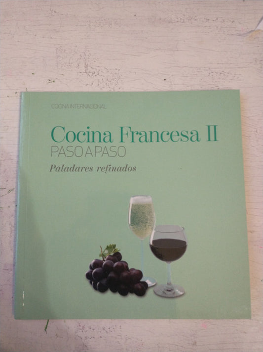 Libro usado en venta: Cocina internacional - Cocina Francesa Vol. 2; editorial Clarin/Sol 90 impreso en 2006 realizamos envios a todo el mundo.1