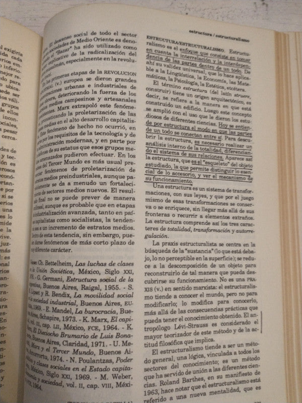 Libro usado en venta: Macroeconomia de Lloyd G. Reynolds; editorial El Ateneo impreso en 1988 realizamos envios a todo el mundo.2