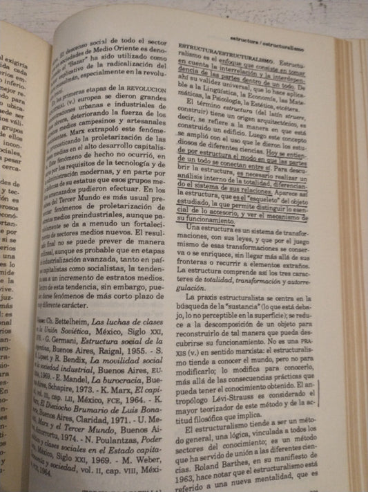 Libro usado en venta: Macroeconomia de Lloyd G. Reynolds; editorial El Ateneo impreso en 1988 realizamos envios a todo el mundo.2