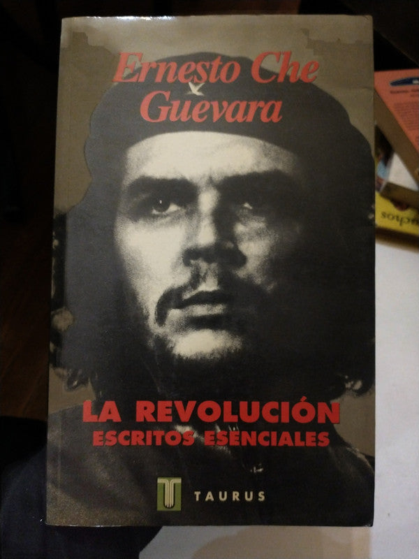 Libro usado en venta: La revolucion - escritos esenciales de Ernesto Che Guevara; editorial Taurus impreso en 1996 realizamos envios a todo el mundo.1