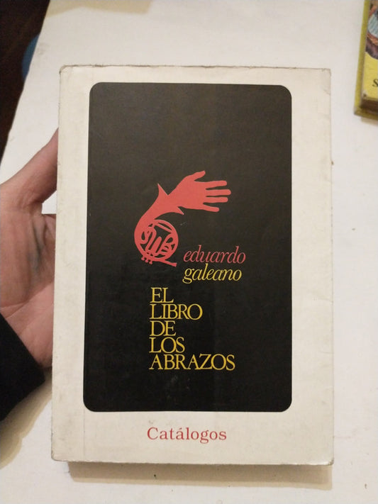 Libro usado en venta: El libro de los Abrazos de Eduardo Galeano; editorial Siglo XXI impreso en 1996 realizamos envios a todo el mundo.1