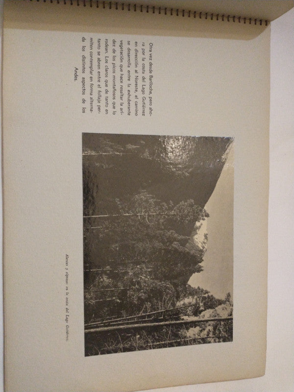 Libro usado en venta: Los Lagos del Sur de Paisajes Argentinos; editorial West India Oil Co. impreso en _ realizamos envios a todo el mundo.4