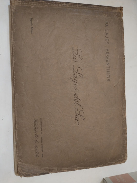 Libro usado en venta: Los Lagos del Sur de Paisajes Argentinos; editorial West India Oil Co. impreso en _ realizamos envios a todo el mundo.1