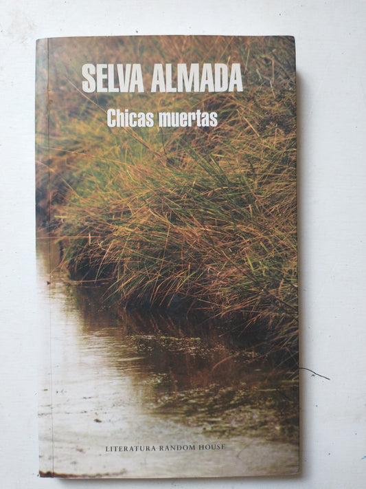 Libro usado en venta: Chicas muertas de Selva Almada; editorial Grijalbo impreso en 2014 realizamos envios a todo el mundo.1