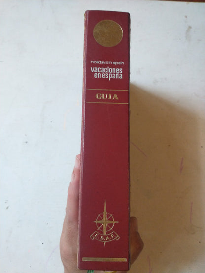 Libro usado en venta: Vacaciones en Espa?a - Holidays in Spain de Martin Alonso; editorial Edaf impreso en 1966 realizamos envios a todo el mundo.4