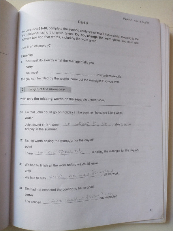 Libro usado en venta: First certificate in english 6 - Whit Answers; editorial Cambridge University Press impreso en 2004 envios a todo el mundo.3