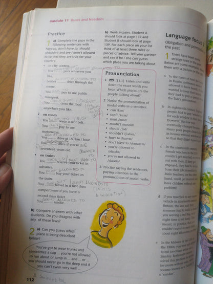 Libro usado en venta: Total English (Students' Book + Workbook) Ciclo basico 2 de Bygrave; editorial Longman impreso en 2008.2