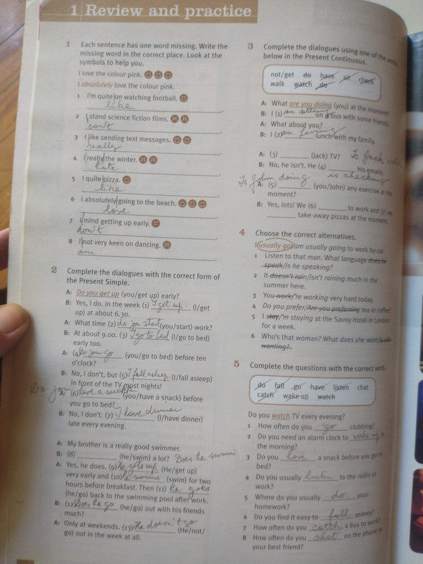 Libro usado en venta: Total English (Students' Book + Workbook) Ciclo basico 5; editorial Longman impreso en 2009 realizamos envios a todo el mundo.3
