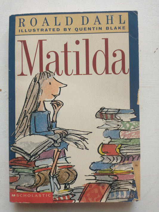 Libro usado en venta: Matilda de Roald Dahl; editorial Scholastic impreso en 1996 realizamos envios a todo el mundo.1