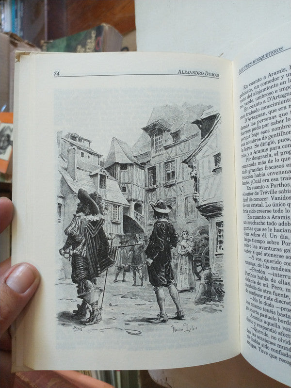 Libro usado en venta: Los tres mosqueteros de Alejandro Dumas (Alexandre); editorial Altaya impreso en 1993 realizamos envios a todo el mundo.3