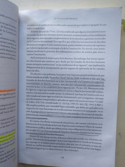 Libro usado en venta: Manual practico de derechos humanos y derecho constitucional; editorial Eudeba impreso en 2012 realizamos envios a todo el mundo.2
