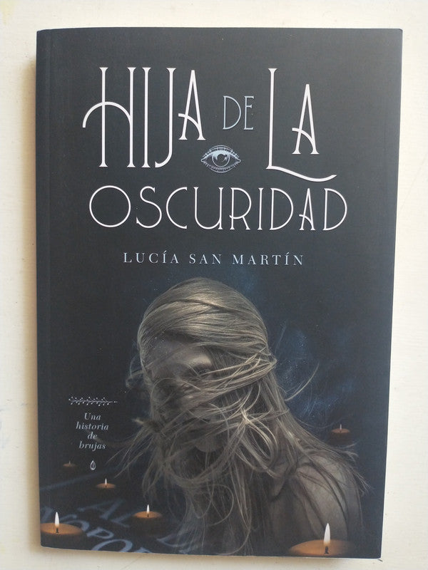 Libro usado en venta: Hija de la oscuridad de Lucia San Martin; editorial Plaza & Janes impreso en 2023 realizamos envios a todo el mundo.1