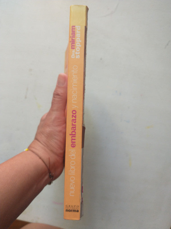 Libro usado en venta: Nuevo libro del embarazo y nacimiento de Miriam Stoppard; editorial Norma impreso en 2004 realizamos envios a todo el mundo.4