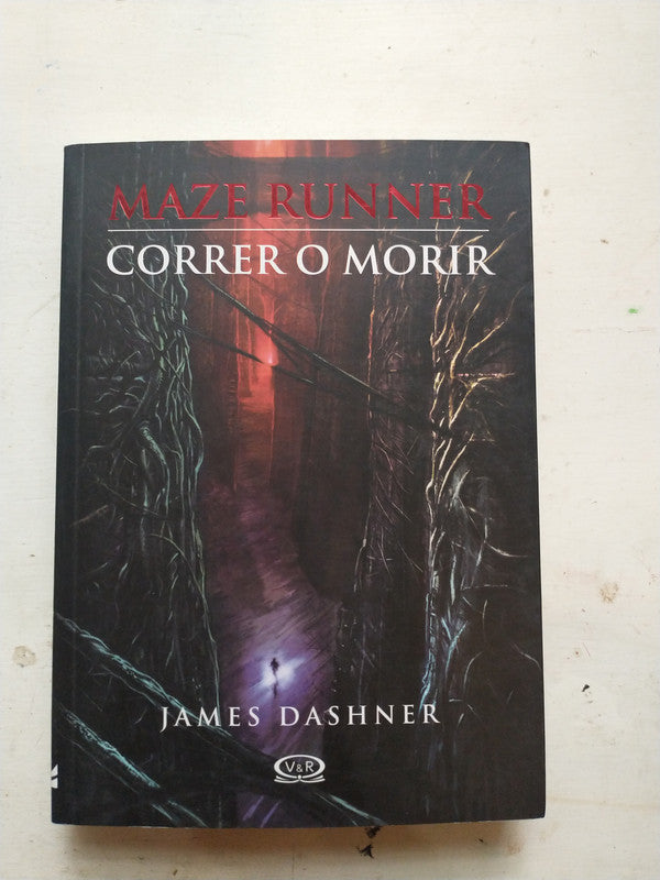 Libro usado en venta: Maze Runner - Correr o morir de James Dashner; editorial V & R impreso en 2014 realizamos envios a todo el mundo.1