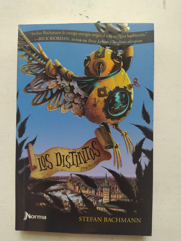 Libro usado en venta: Los distintos (The peculiar) de Stefan Bachmann; editorial Norma impreso en 2013 realizamos envios a todo el mundo.1