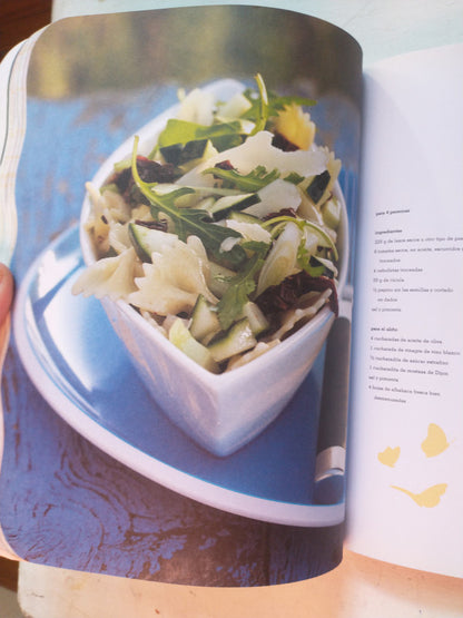 Libro usado en venta: Ensaladas - El sabor del verano en todas las estaciones; editorial Parragon impreso en 2017 realizamos envios a todo el mundo.2