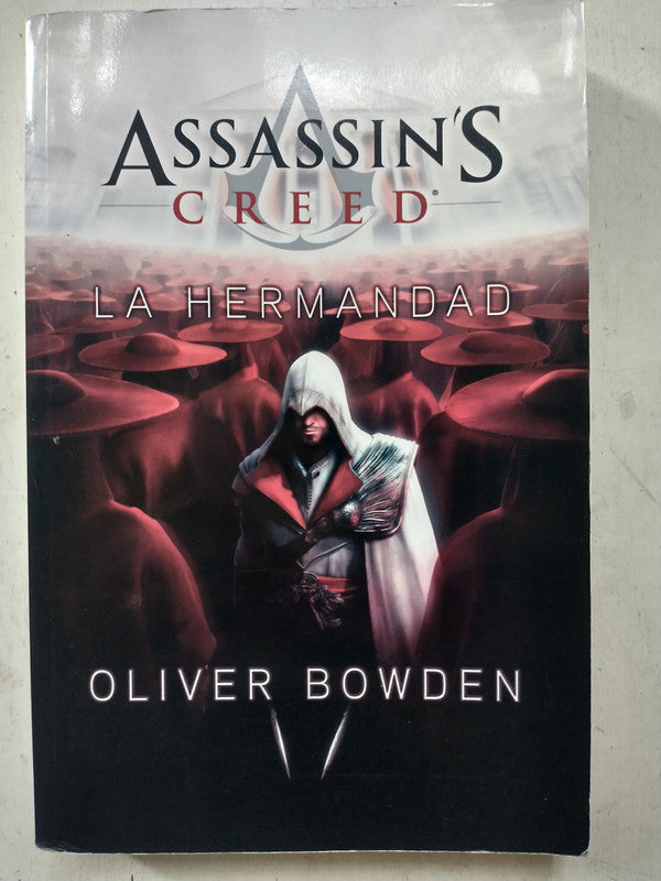 Libro usado en venta: Assassin's Credd: La hermandad de Oliver Bowden; editorial El Ateneo impreso en 2014 realizamos envios a todo el mundo.1