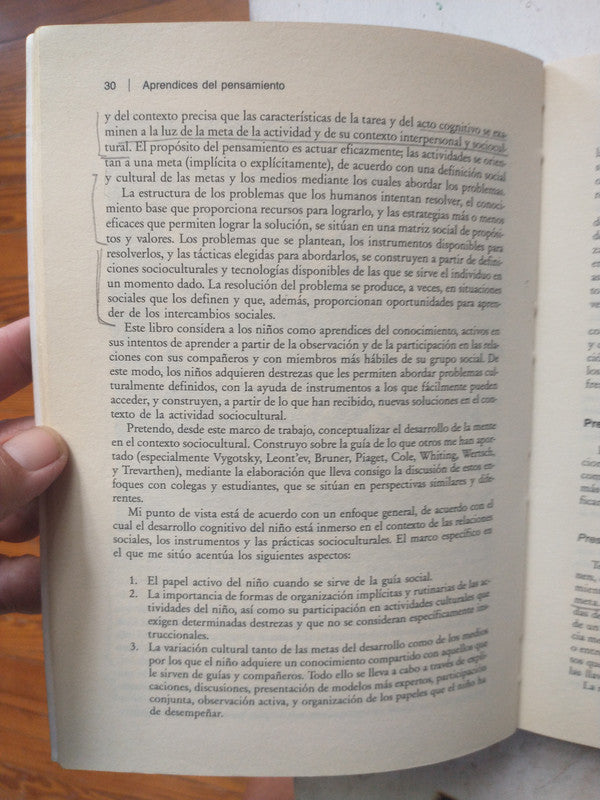 Libro usado en venta: Aprendices del pensamiento de Barbara Rogoff; editorial Paidos impreso en 1993 realizamos envios a todo el mundo.2