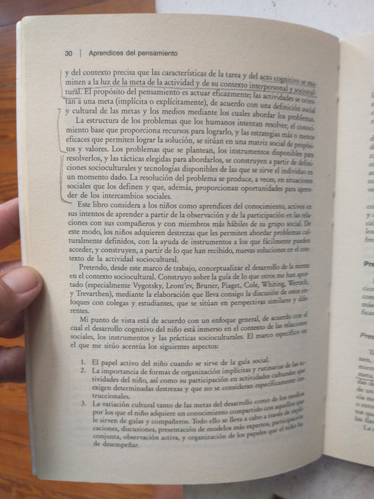Libro usado en venta: Aprendices del pensamiento de Barbara Rogoff; editorial Paidos impreso en 1993 realizamos envios a todo el mundo.2